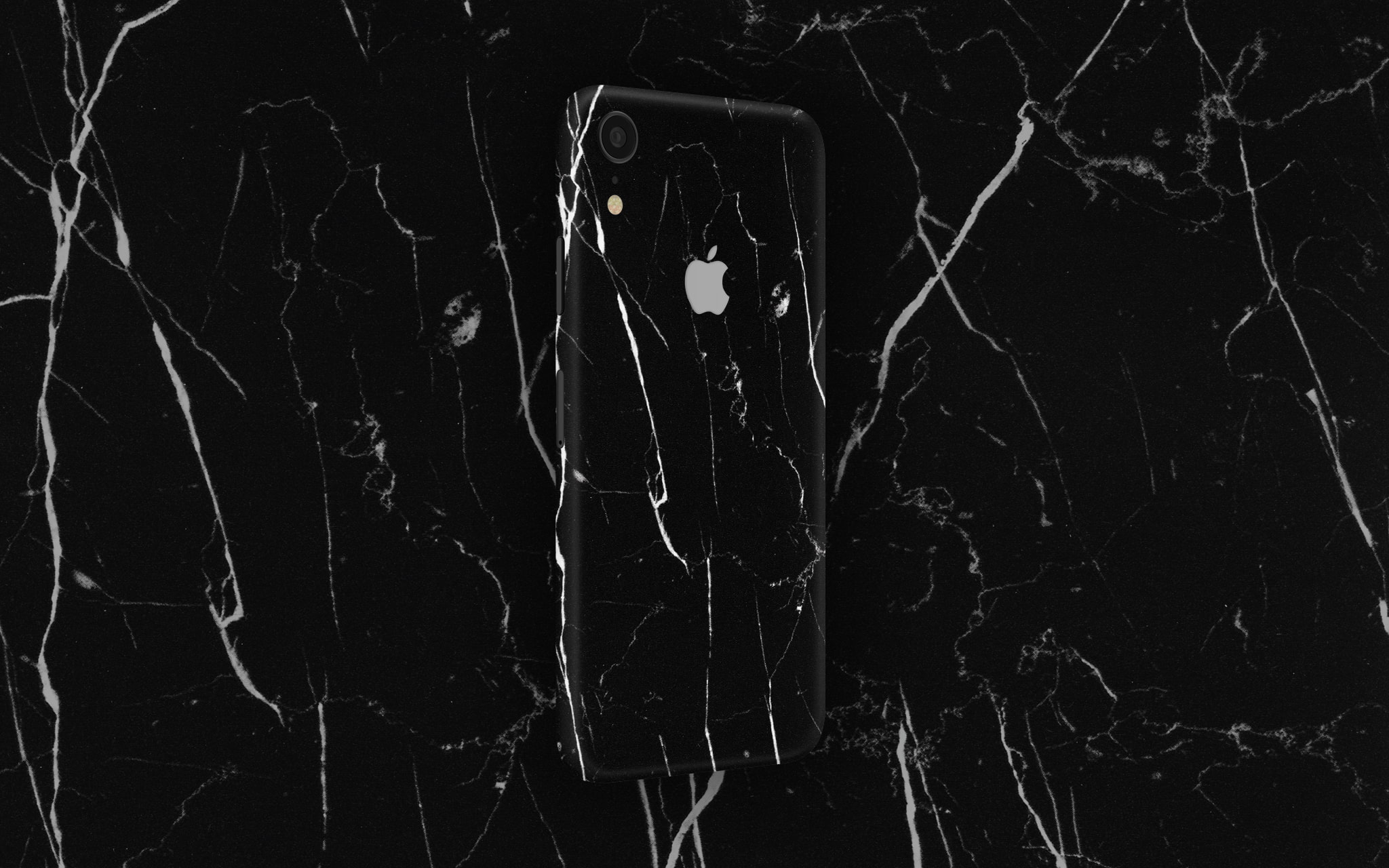Скин черный мрамор на iPhone 11