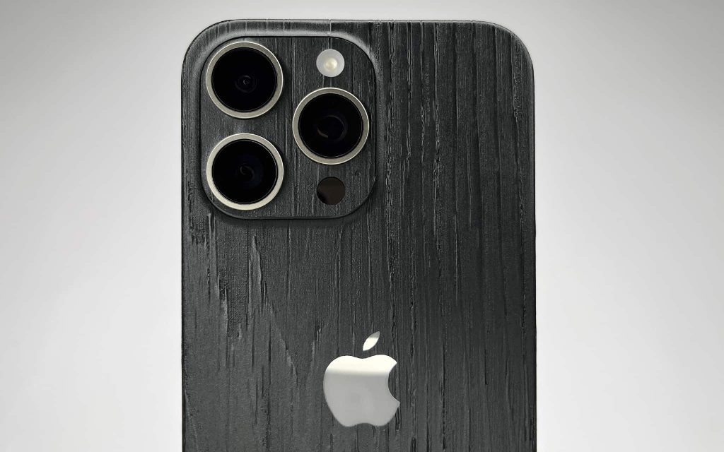 Скин для iPhone 15 Черный уголь