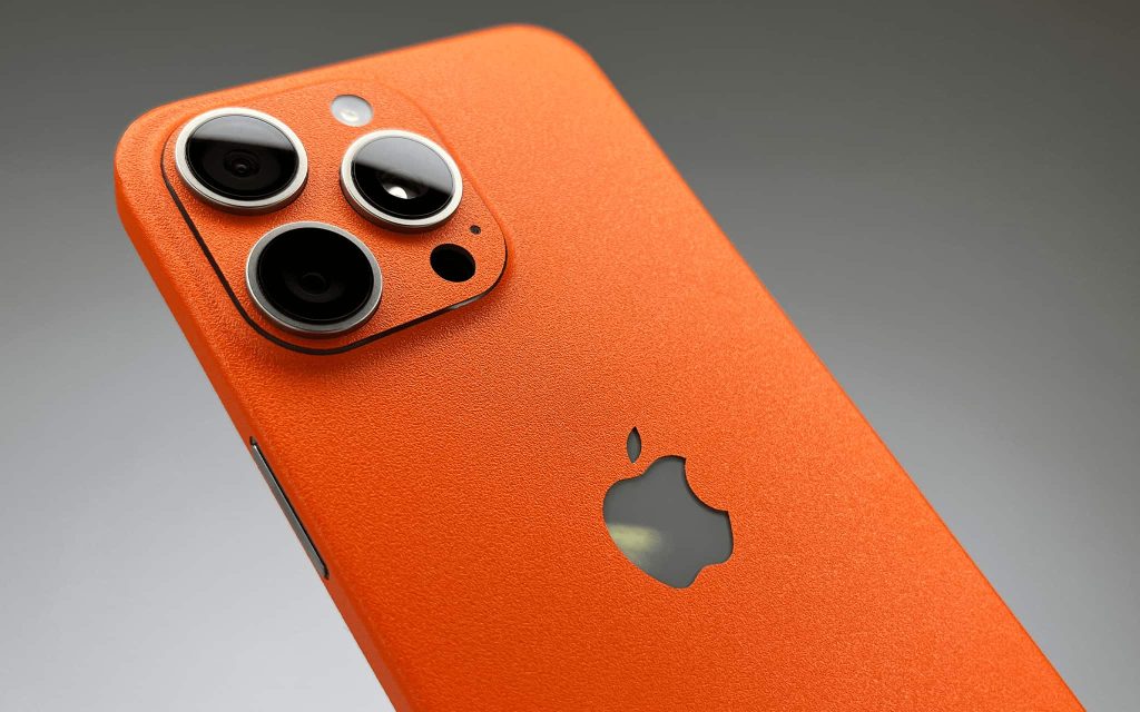Скин для iPhone 15 Оранжевый закат