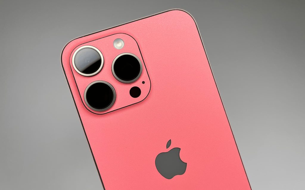 Скин для iPhone 15 Розовый фламинго