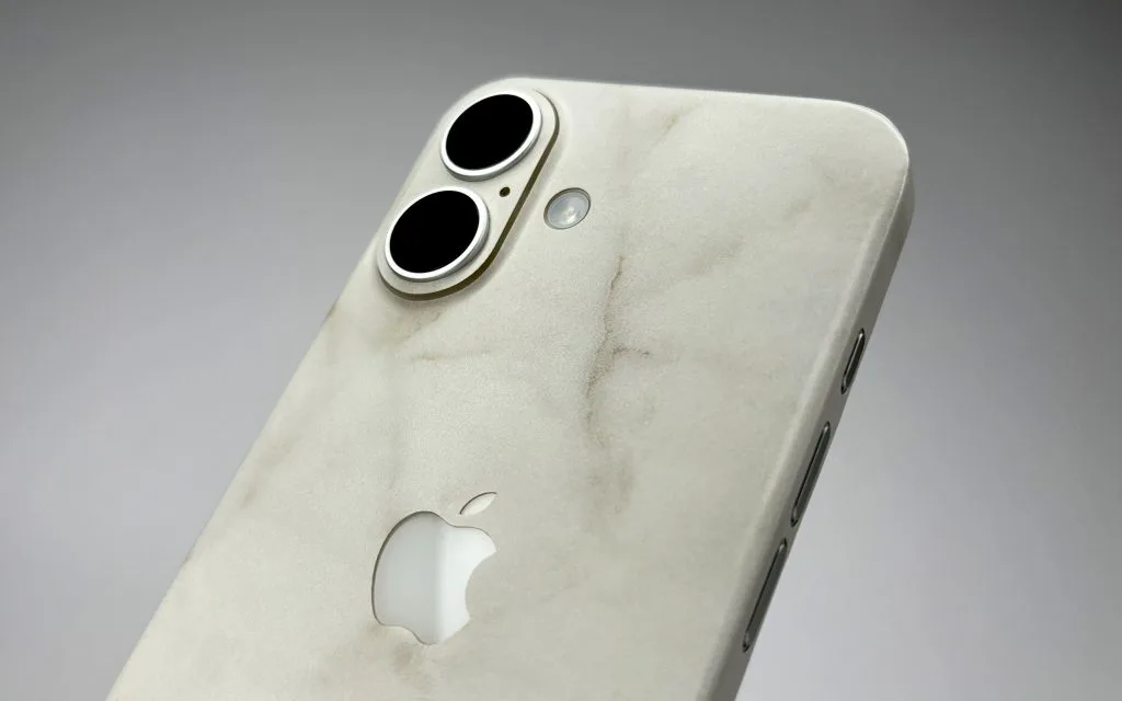 Скин для iPhone 16 Белый Мрамор