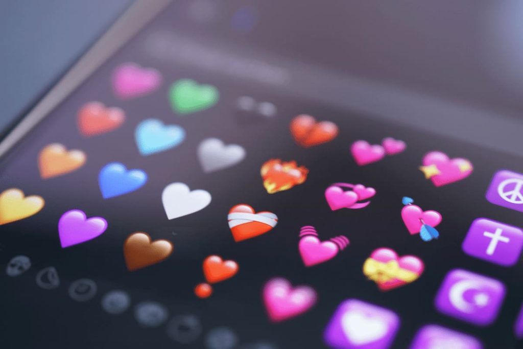 Значение эмодзи в iOS 18 на iPhone